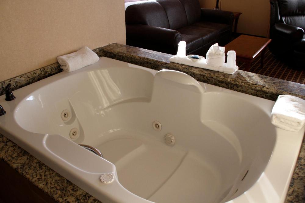Suite with Spa Bath interior
